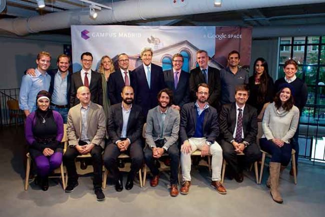 dzhon-kerri-vstretilsja-s-xtraice-522