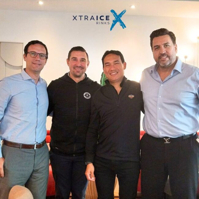 El CEO de Xtraice junto a miembros de la NHL en Suiza. El CEO de Xtraice junto a miembros de la NHL en Suiza.