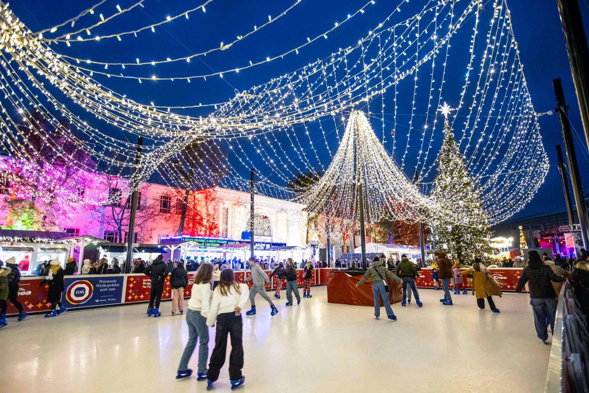 Cuánto cuesta alquilar una pista de hielo sintético | Precio de alquiler Cuánto cuesta alquilar una pista de hielo sintético | Precio de alquiler